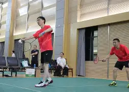 南宫体育-包含高尔夫友谊赛掀起高潮，江汉雷豹队绝杀岭东雄狮队，老将里程碑之夜——韧性比赛的样板的词条