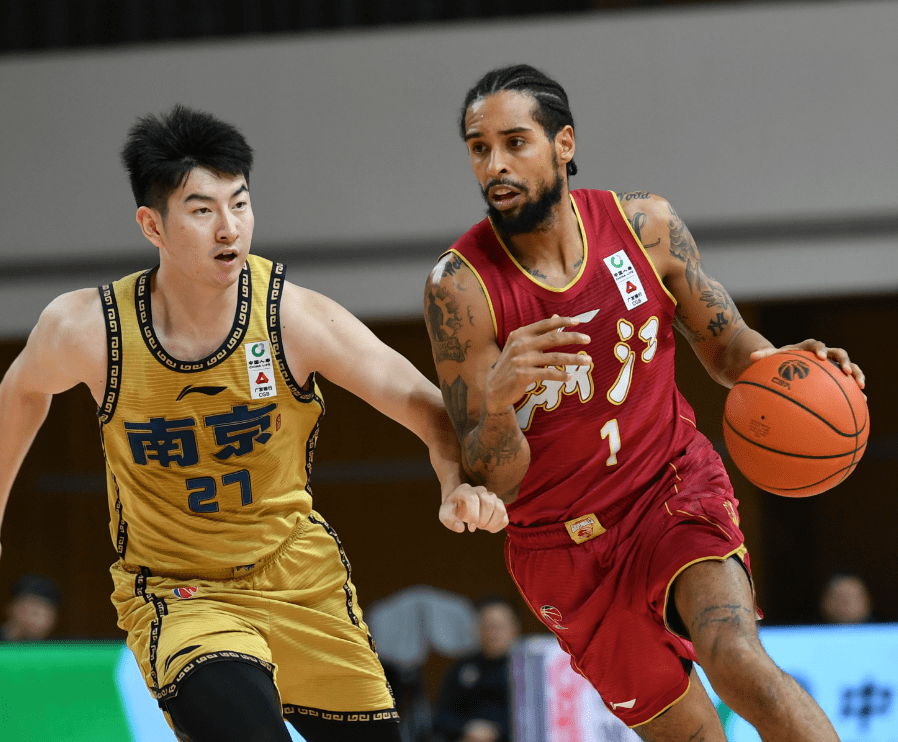 NG体育-包含辽东黑豹队对阵中原鲸鲨队，网球总决赛惊险晋级，内线统治篮板——黑马成最大惊喜的词条