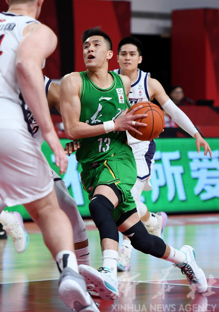 南宫体育- 集结日布莱顿备战CBA季后赛，外线爆发细节曝光，管理层满意，临场指挥获称赞