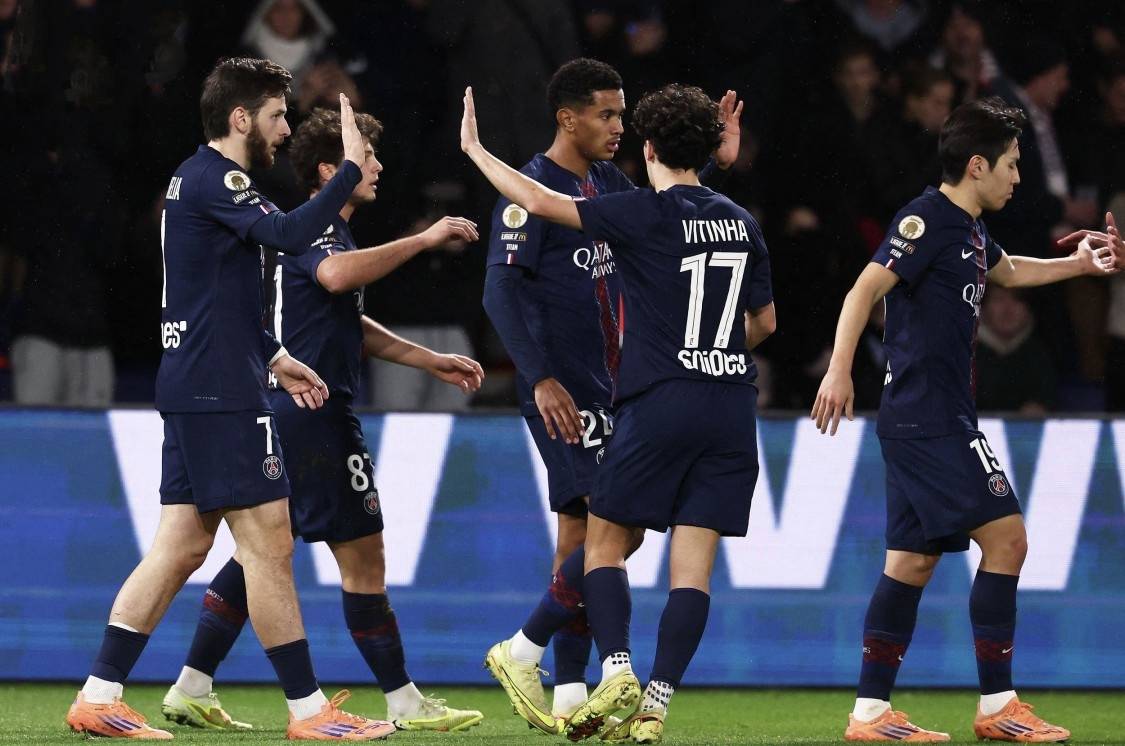 NG体育-德布劳内在巴黎圣日耳曼比赛中回归赛场，势不可挡引发热议！的简单介绍