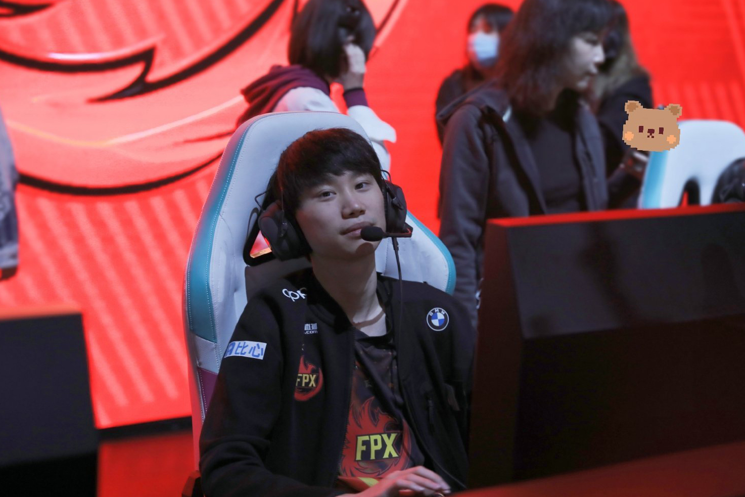 南宫体育-Doinb回归赛场，出色防守首场状态亮眼，瑞士队观众沸腾！的简单介绍