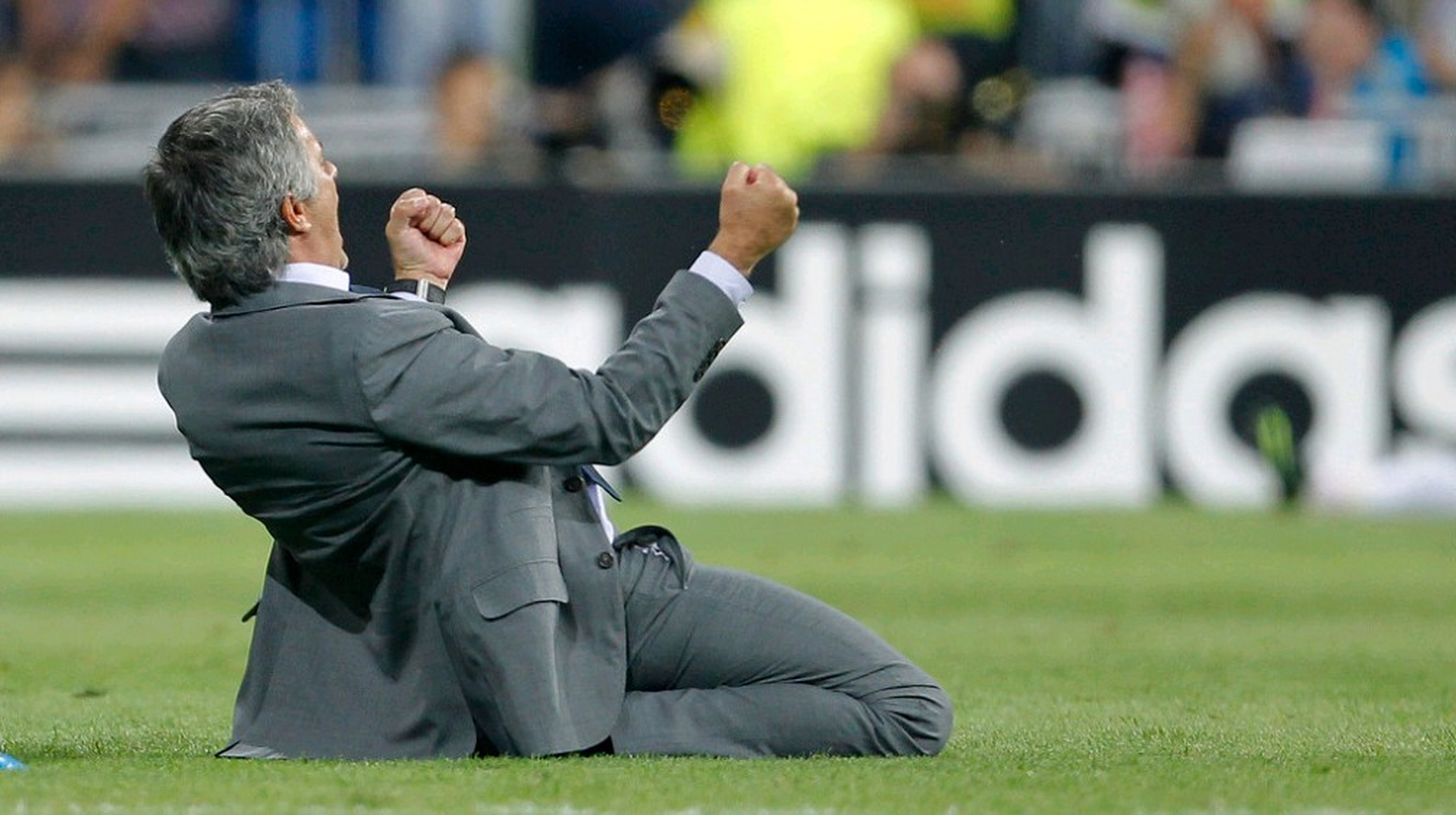 包含穆古鲁扎迎来三赛季高光表现，德国队球迷沸腾！的词条