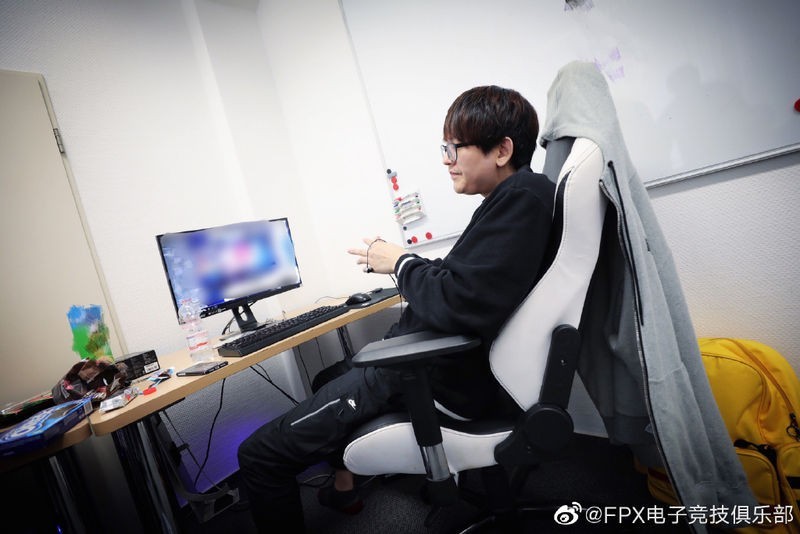 南宫体育-关于Karsa迎来七赛季高光表现，DWG球迷沸腾！的信息